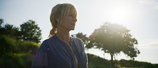 Meret Becker verzaubert in Musikvideo zum Titelsong von "Wer hat eigentlich die Liebe erfunden?" 